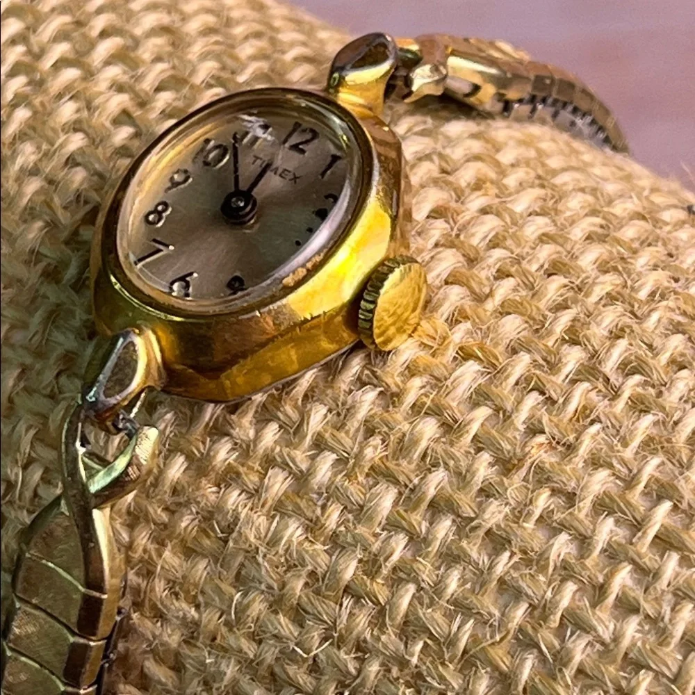 Vintage Timex Mechanical Handwind Gold Ladies Watch WORKS
